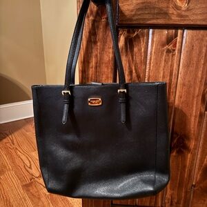 Michael Kors Black Leather Shoulder Bag with Structured Design